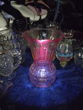 Anchor Hocking Vase Glows Under UV Light